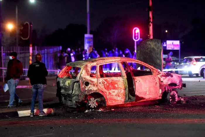 One dead, two injured and vehicles torched in Maponya Mall